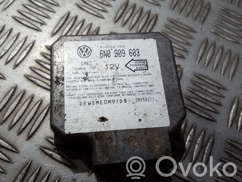 Module de contrôle airbag   6N0909603,5WK4137,5WK4137,6N0909603