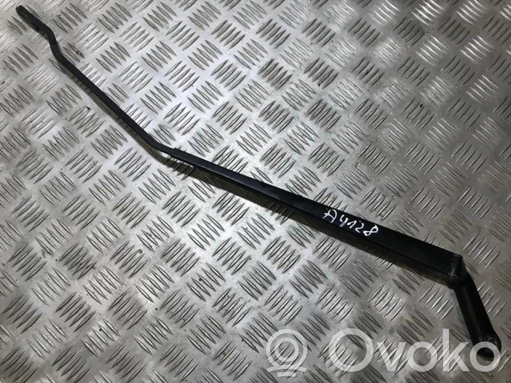 Peugeot 206 Brazo del limpiaparabrisas delantero 