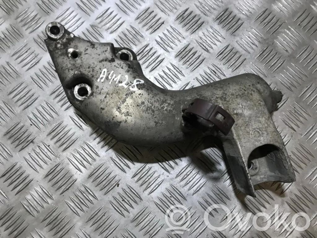 Peugeot 206 Engine mounting bracket 