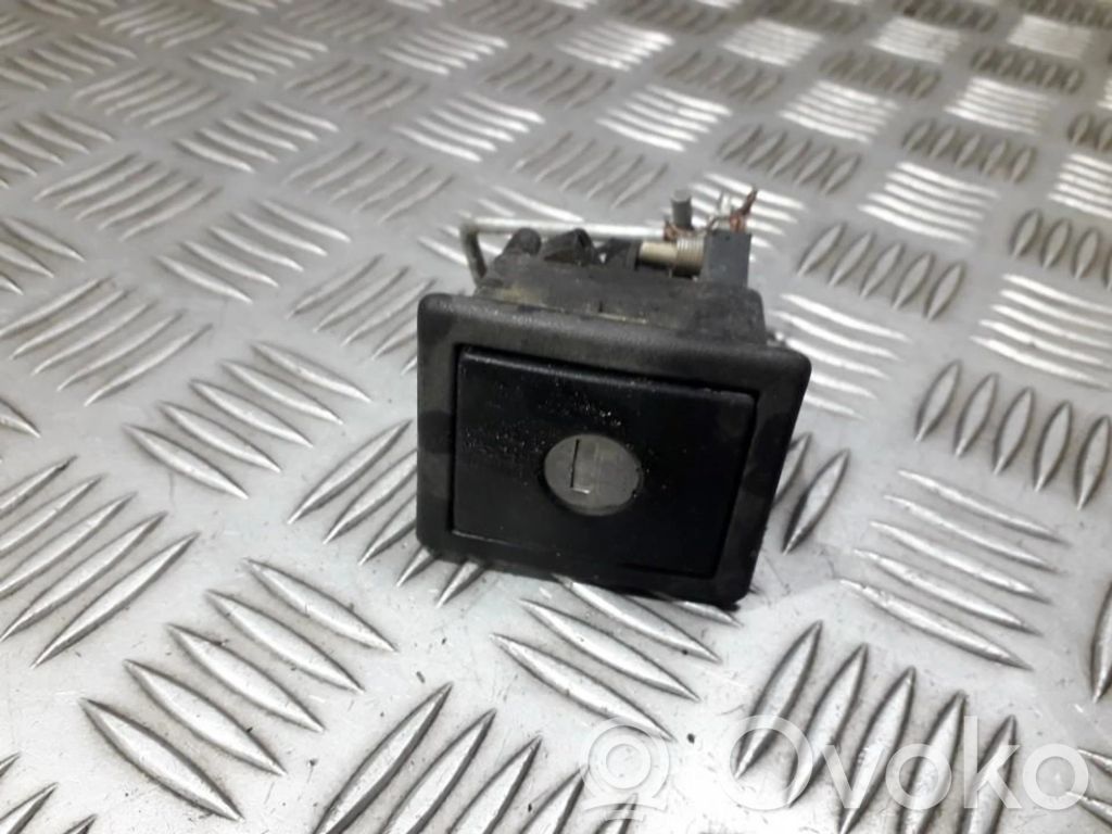 Tailgate exterior lock