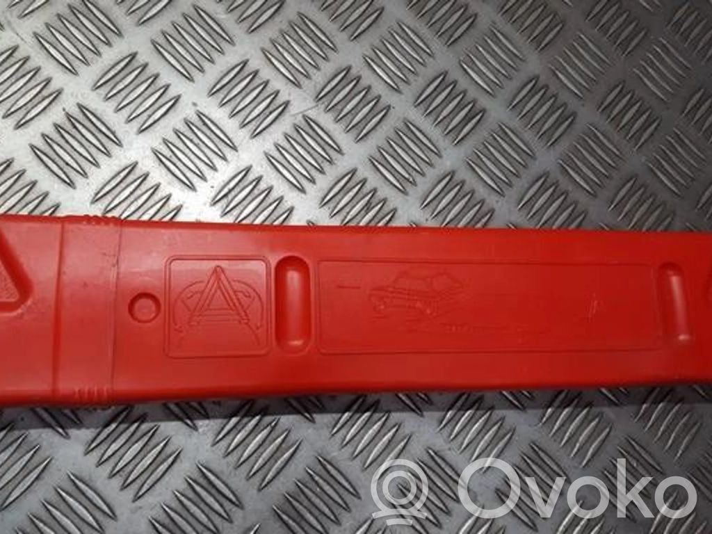 Volvo V50 Segnale di avvertimento di emergenza 