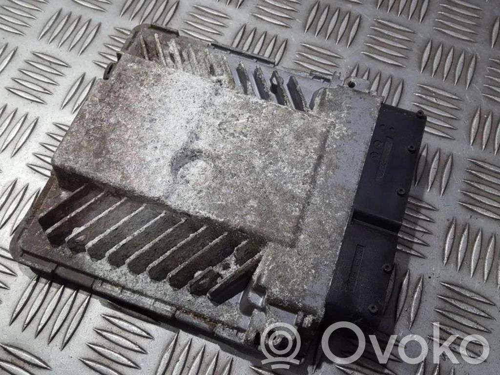 Volkswagen PASSAT B6 Unitate/modul de control motor 