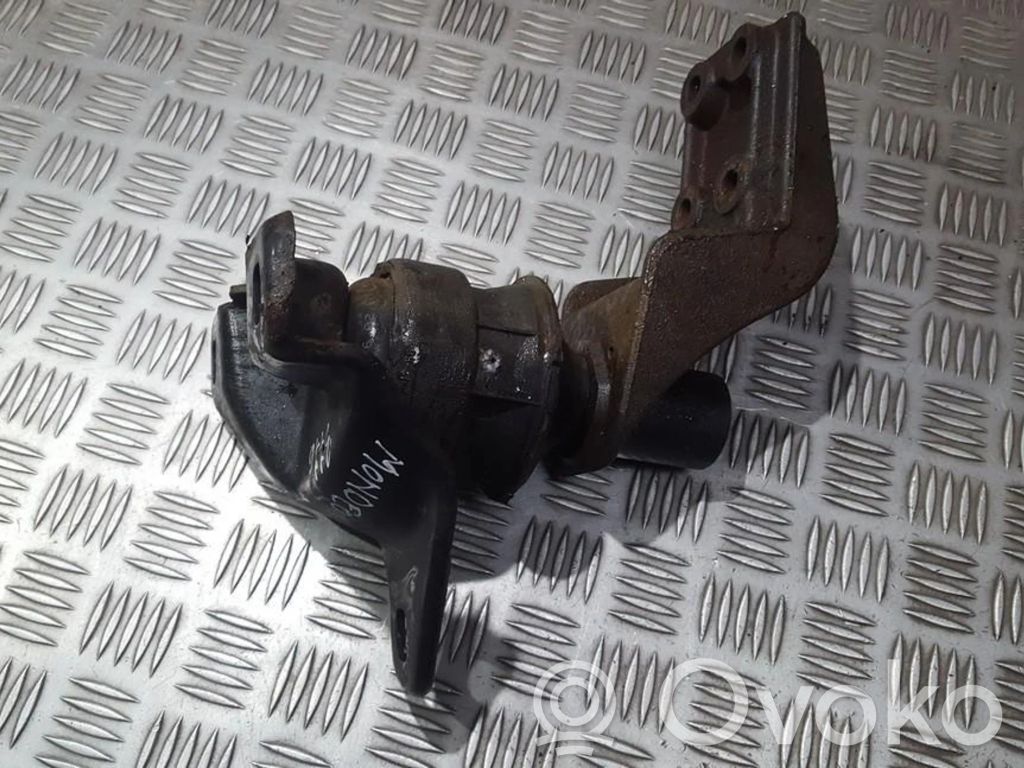 Ford Mondeo Mk III Engine mount bracket 