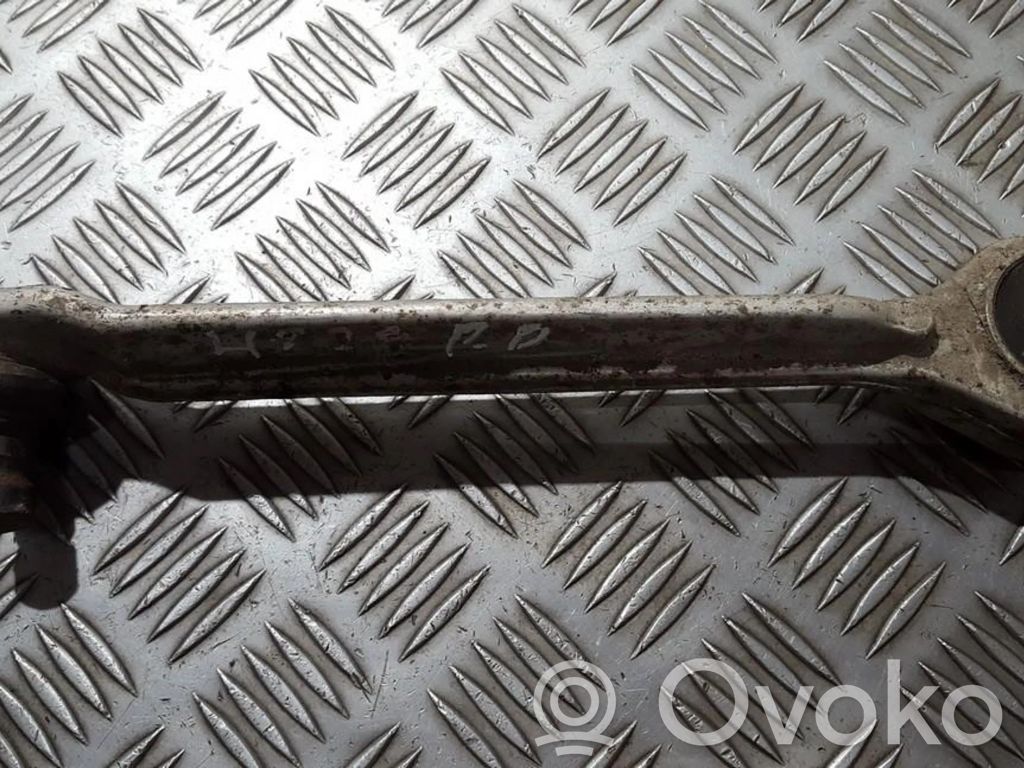 Audi A4 S4 B5 8D Dolny wahacz przedni 