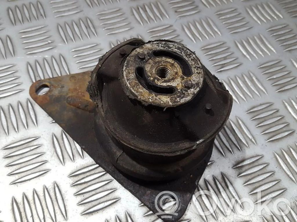 Volkswagen Polo III 6N 6N2 6NF Engine mount bracket 