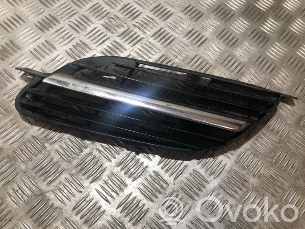 Nissan Almera N16 Griglia anteriore 