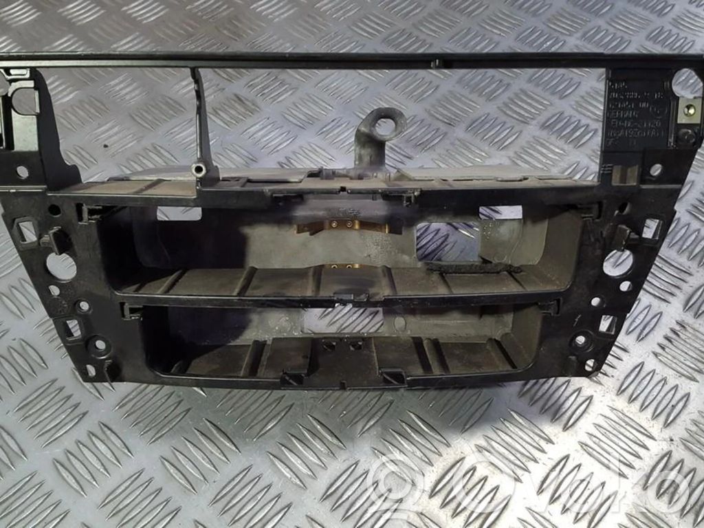 BMW 7 E65 E66 Kita salono detalė 