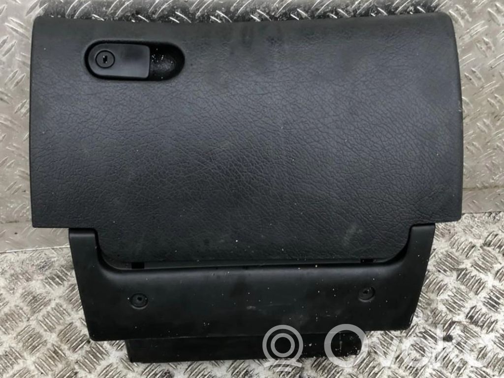 Opel Vectra B Mantu nodalījums 