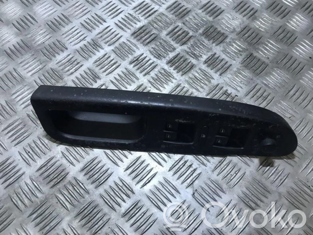 Volkswagen PASSAT B6 Comutator comandă geamuri electrice 