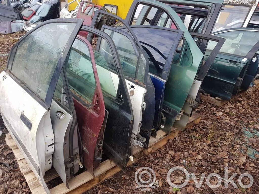 Mitsubishi Carisma Portiera anteriore 