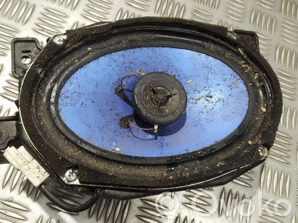 KIA Sedona Etuoven kaiutin 