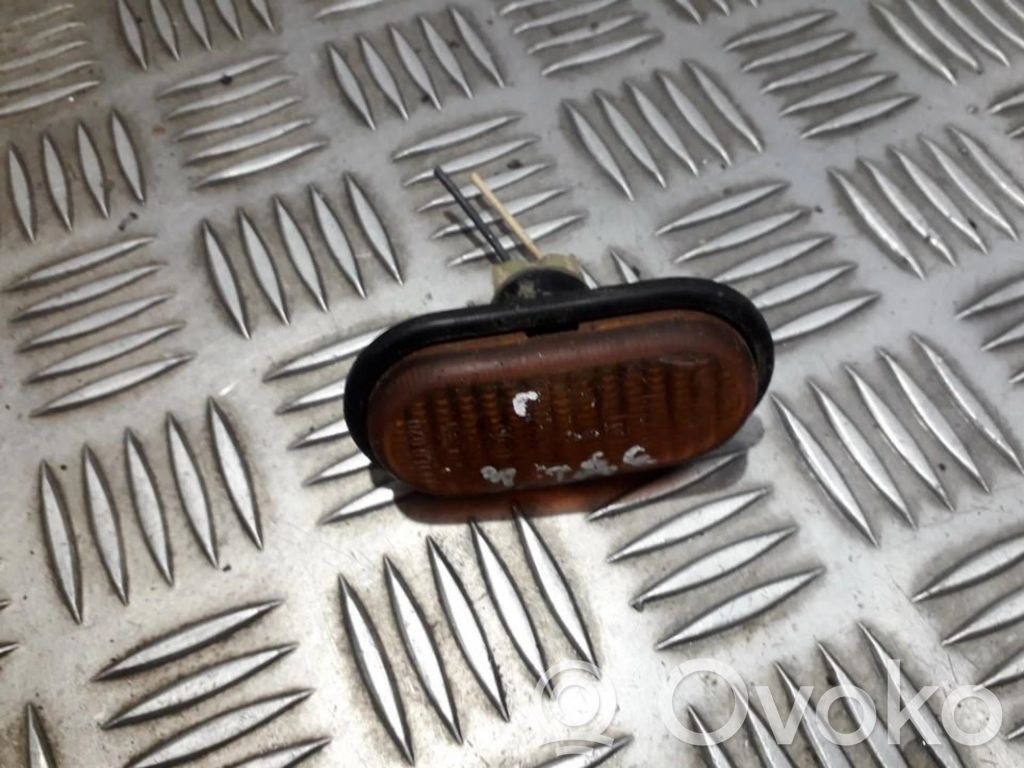 Renault Laguna I Semnalizator bară față 