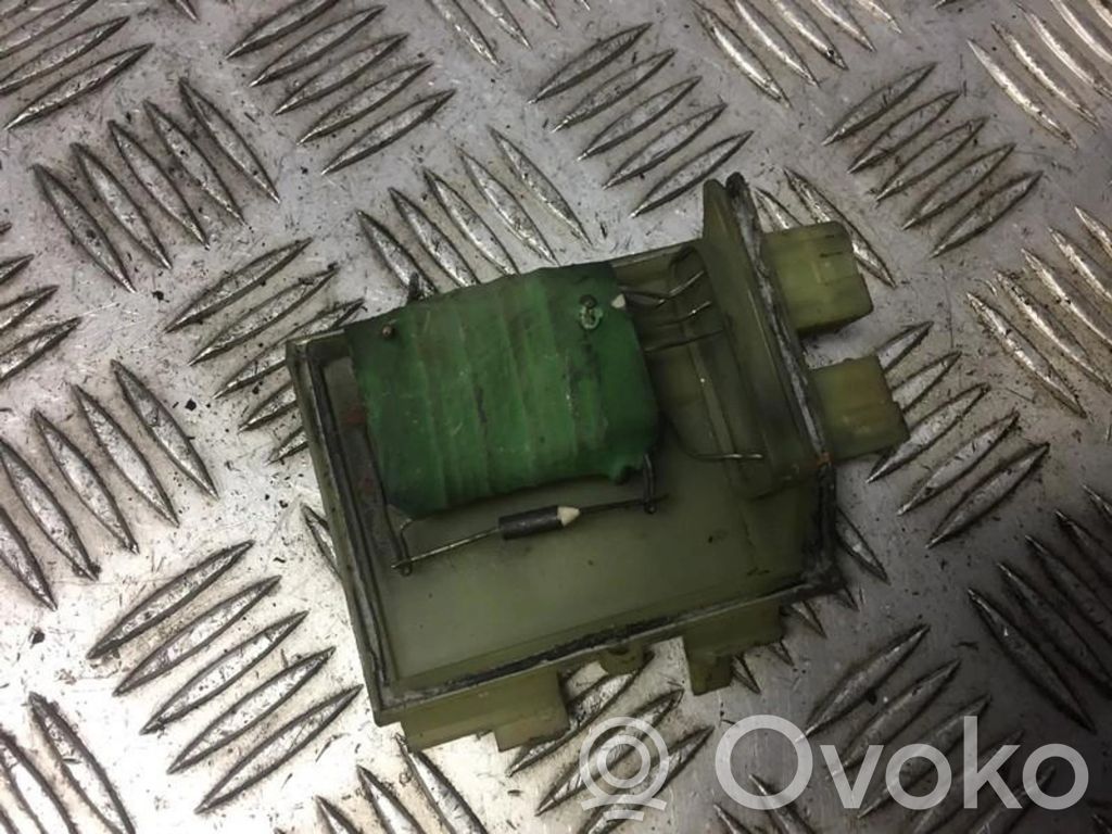 Volkswagen PASSAT B4 Rezystor / Opornik dmuchawy nawiewu