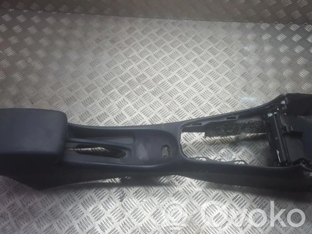 Nissan Almera N16 Reposabrazos 