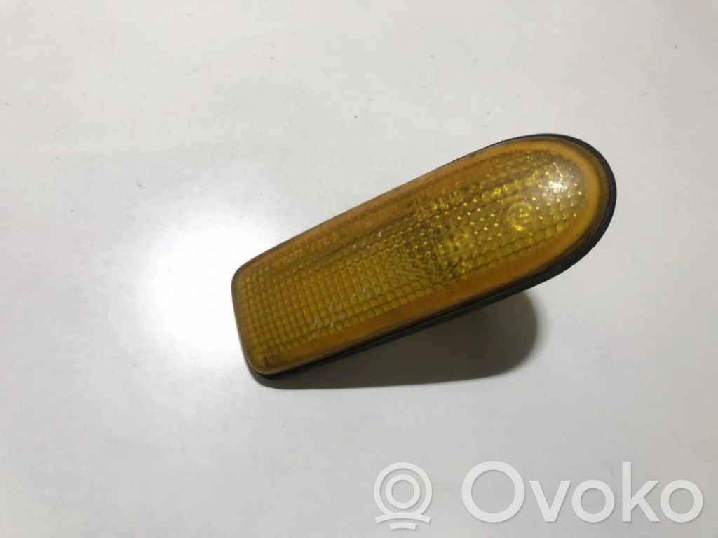 Nissan Sunny Semnalizator bară față 