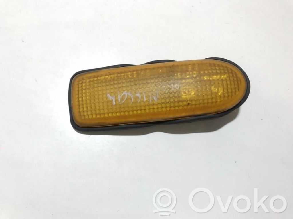 Nissan Sunny Semnalizator bară față 