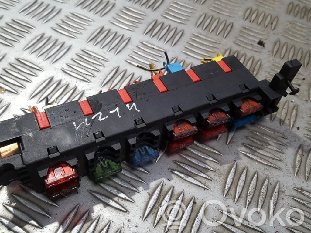 Mercedes-Benz C W202 Skrzynka bezpieczników / Komplet 