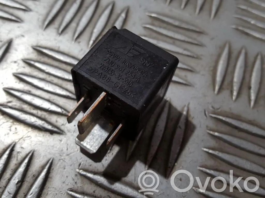 Muu rele   7M0951253A,7M0951253A,95VW10K705CA,V23136J6X45