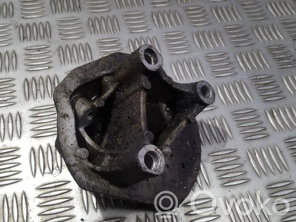 Citroen C4 I Engine mounting bracket 