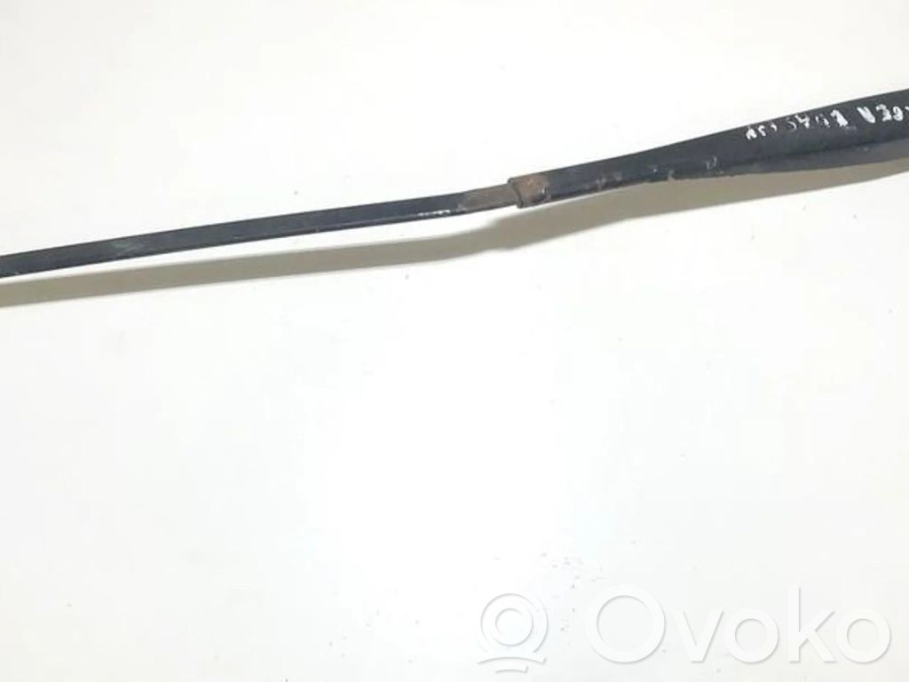 Etupyyhkimen sulan varsi