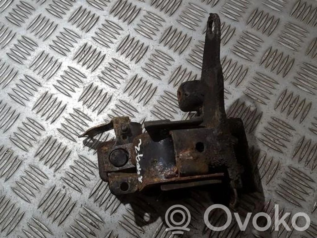 Engine mount bracket