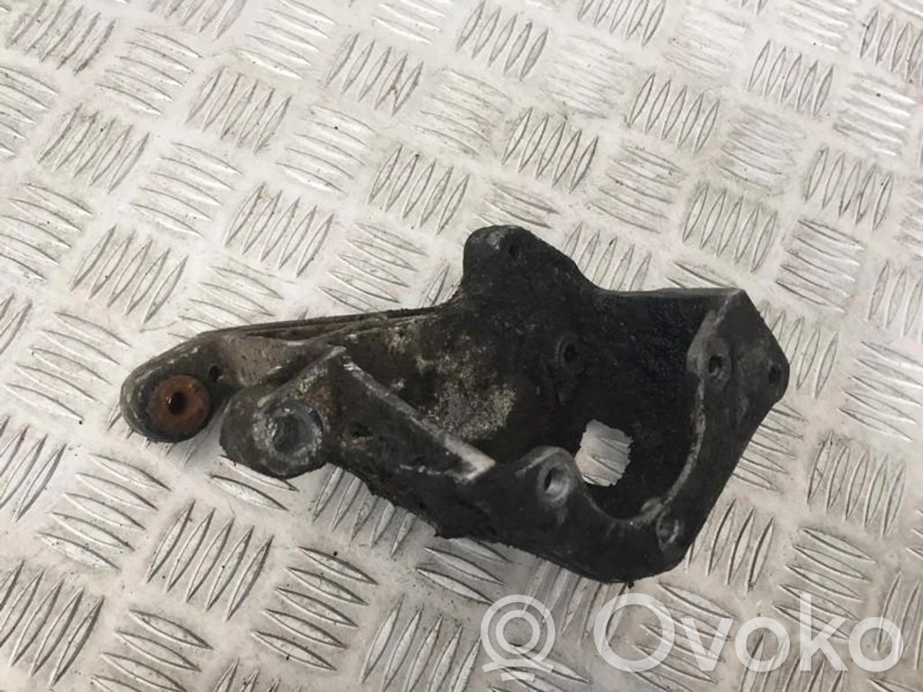 Volkswagen Golf III Engine mounting bracket 