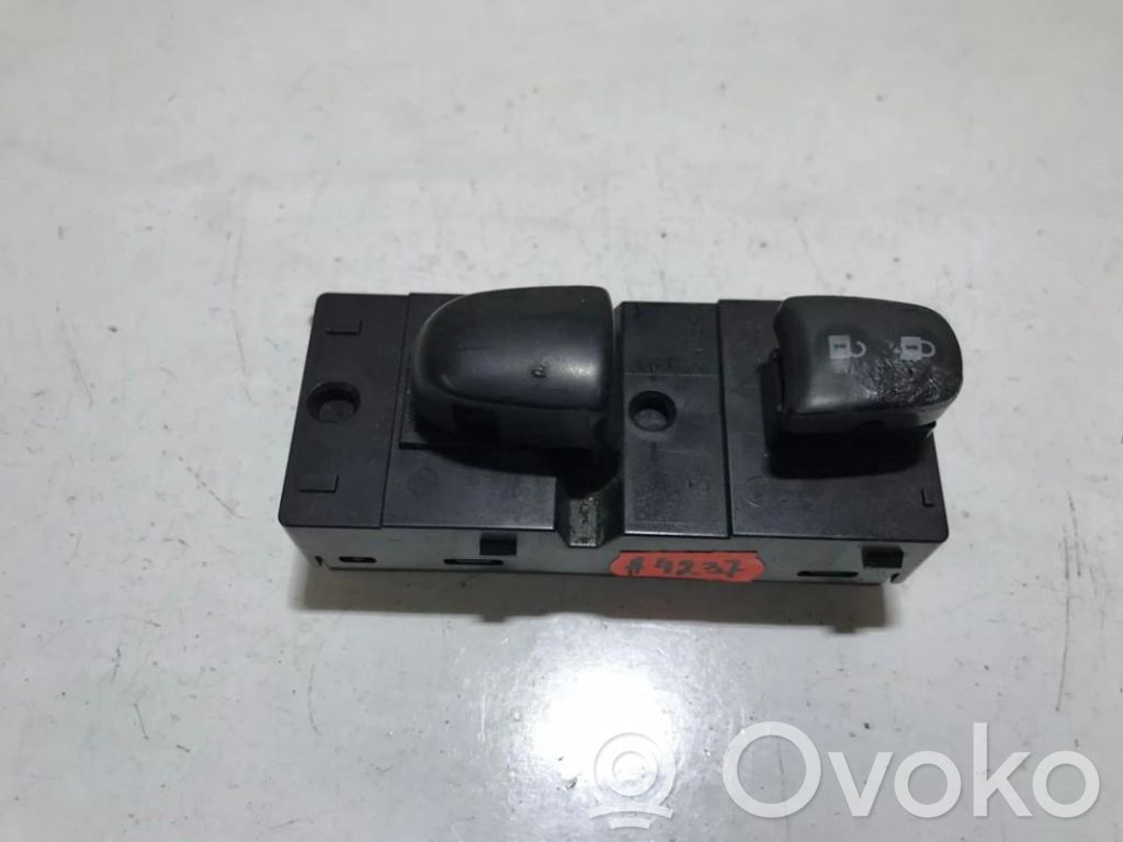 Nissan Juke I F15 Centrālās atslēgas slēdzis 