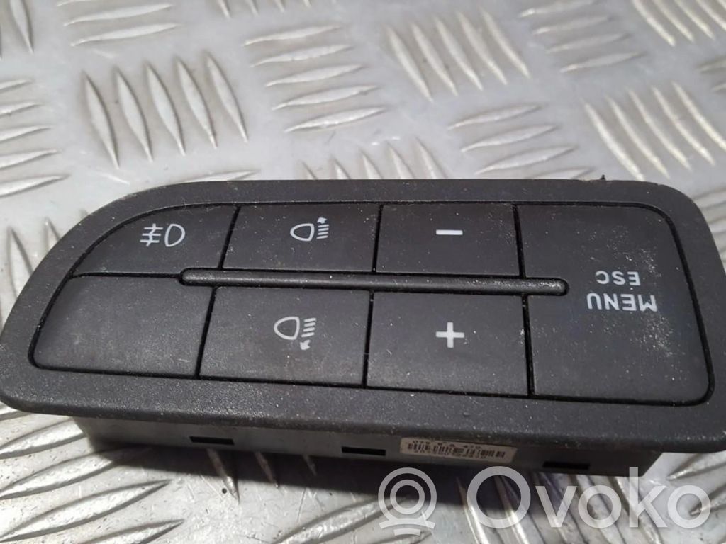 Fiat Grande Punto Przycisk / Pokrętło regulacji świateł 