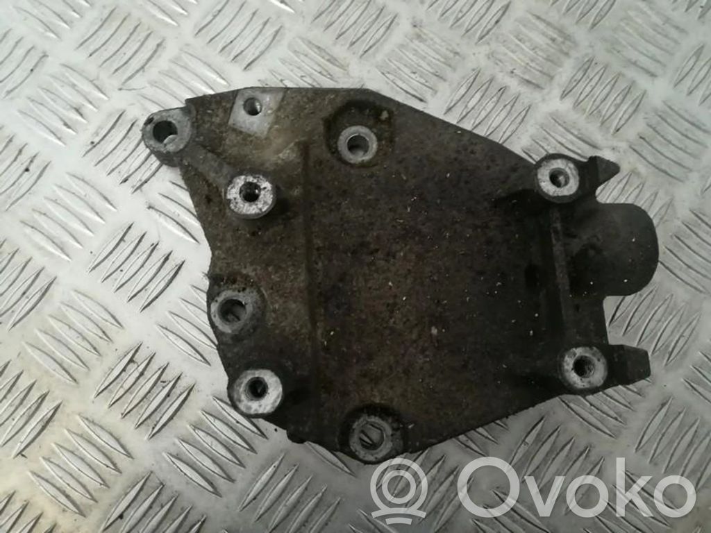 Chrysler Stratus Engine mounting bracket 