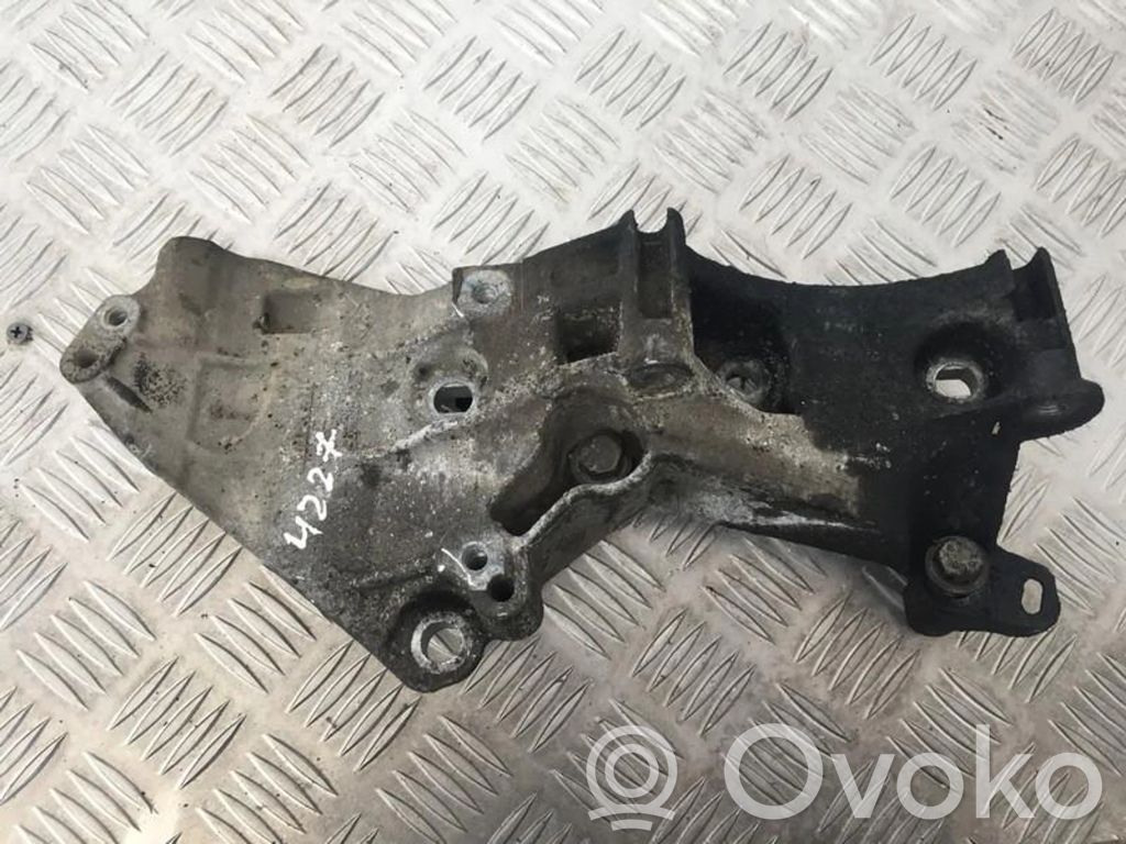 Renault Megane III Łapa / Mocowanie silnika