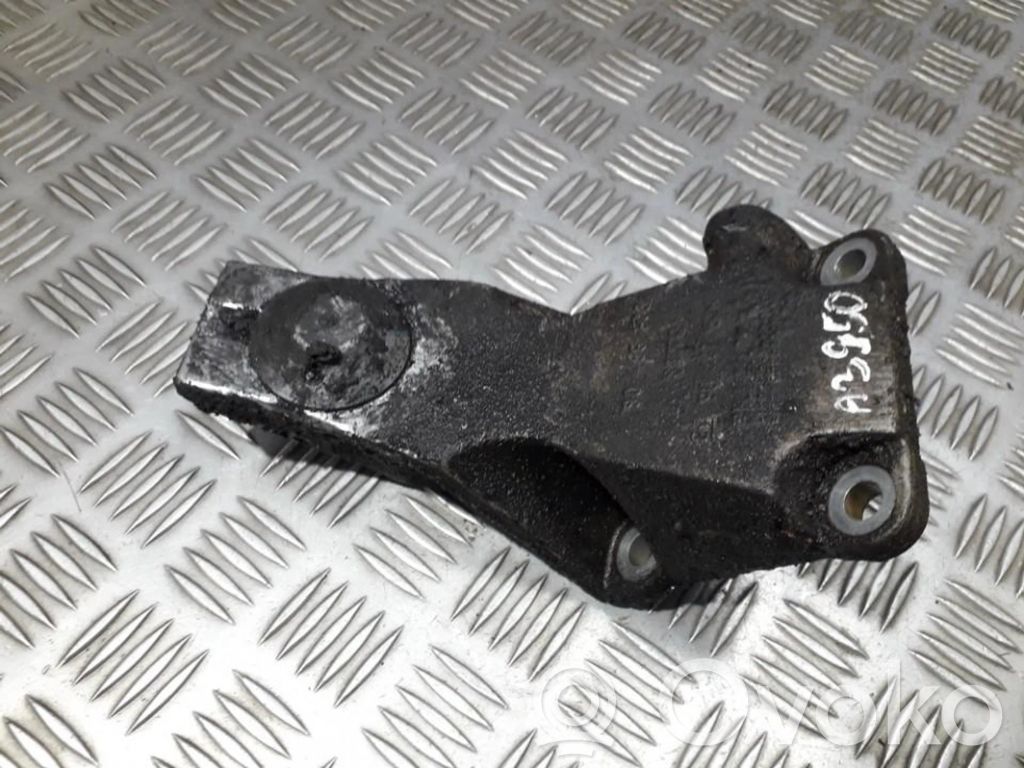 Engine mounting bracket   90496673,90447530,90447530,90496673
