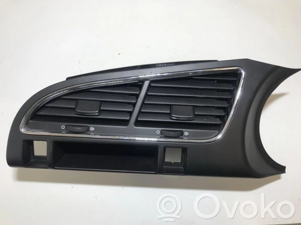 Peugeot 3008 I Rejilla de ventilación central del panel