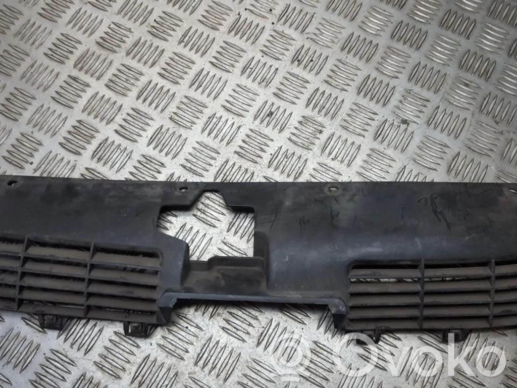 Peugeot 206 Etusäleikkö 