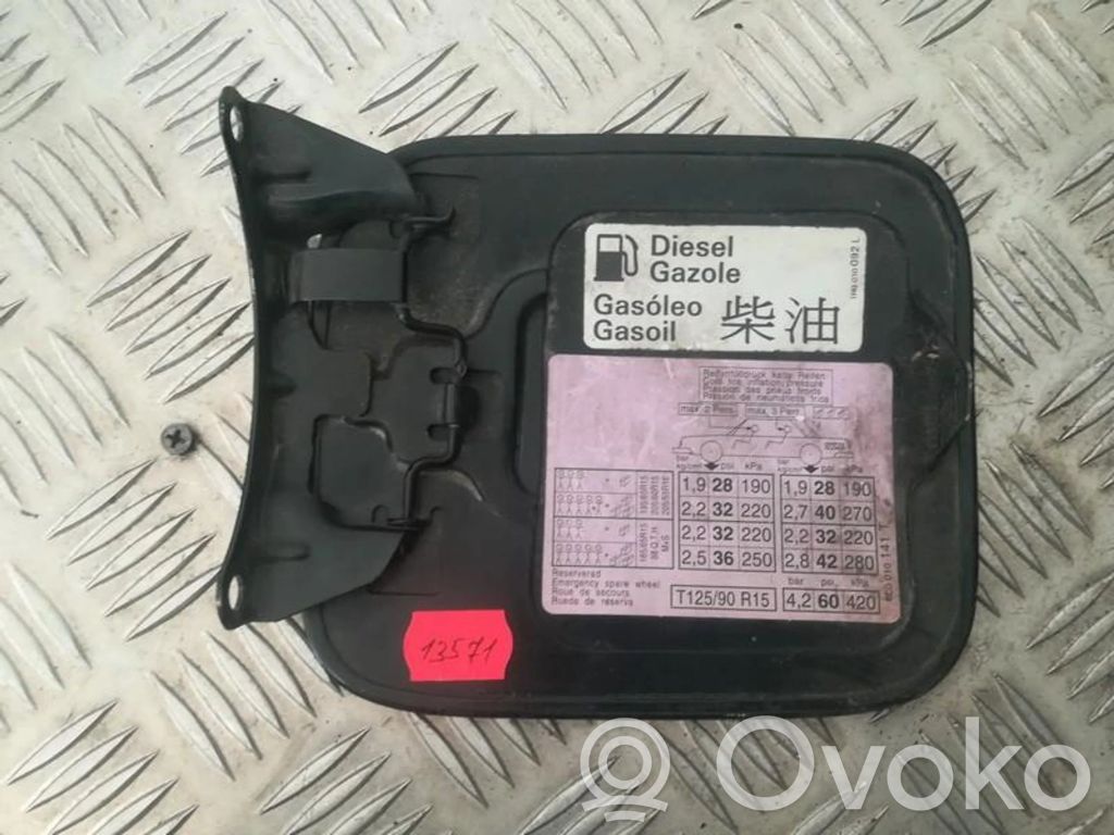 Polttoainesäiliön korkki   8L0010141T,8L0010141T