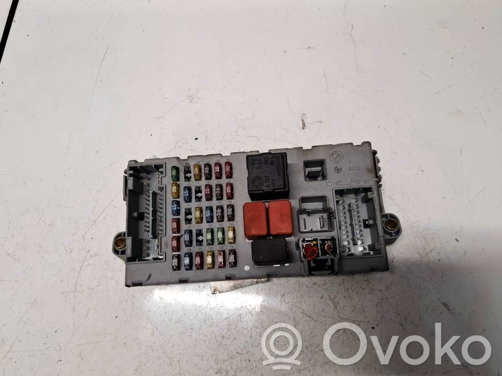 Fiat Punto (188) Skrzynka bezpieczników / Komplet 