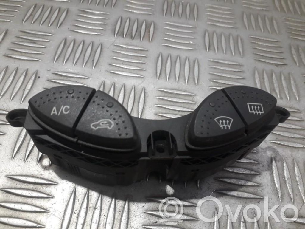 Ford Focus Bouton de dégivrage pare-brise 