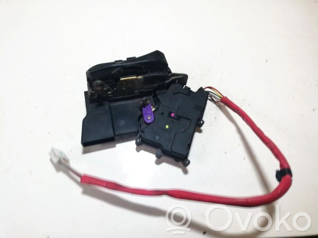 Cerradura de puerta delantera