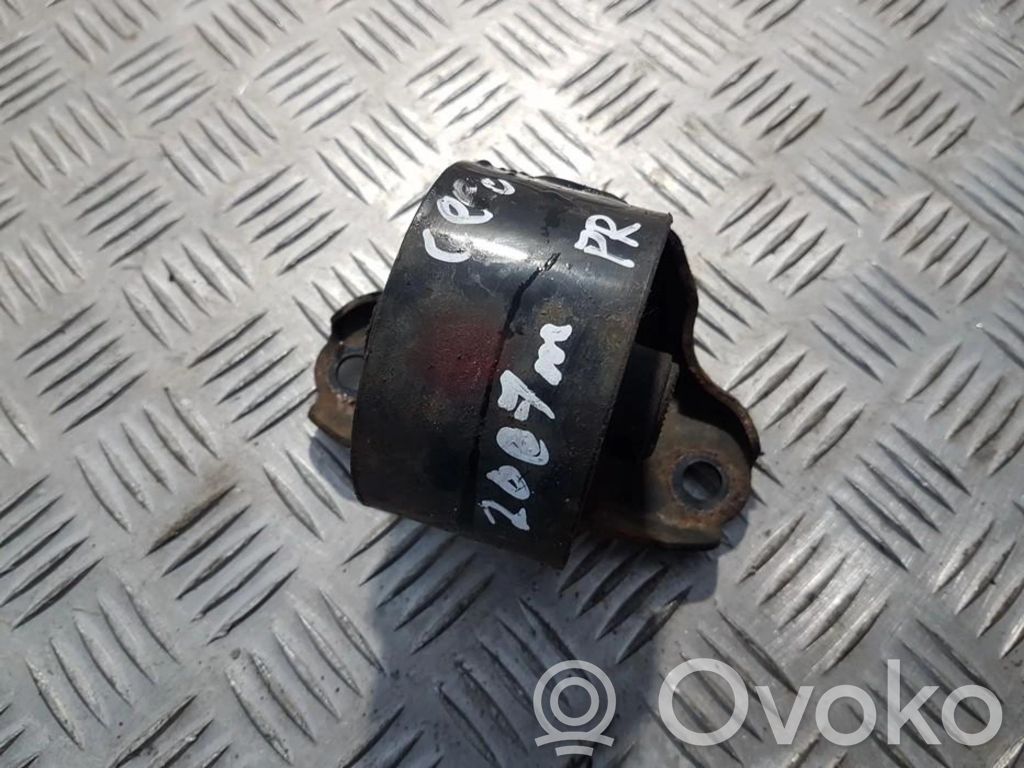 KIA Ceed Suport tampon motor