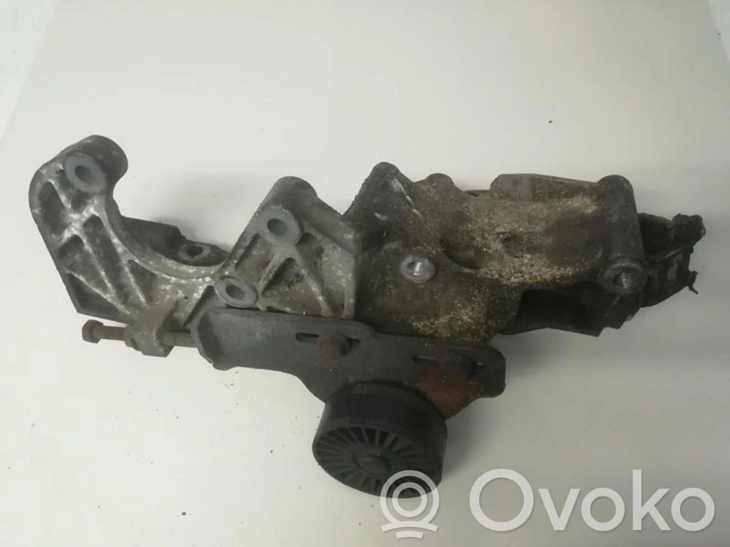 Renault Megane I Engine mounting bracket 