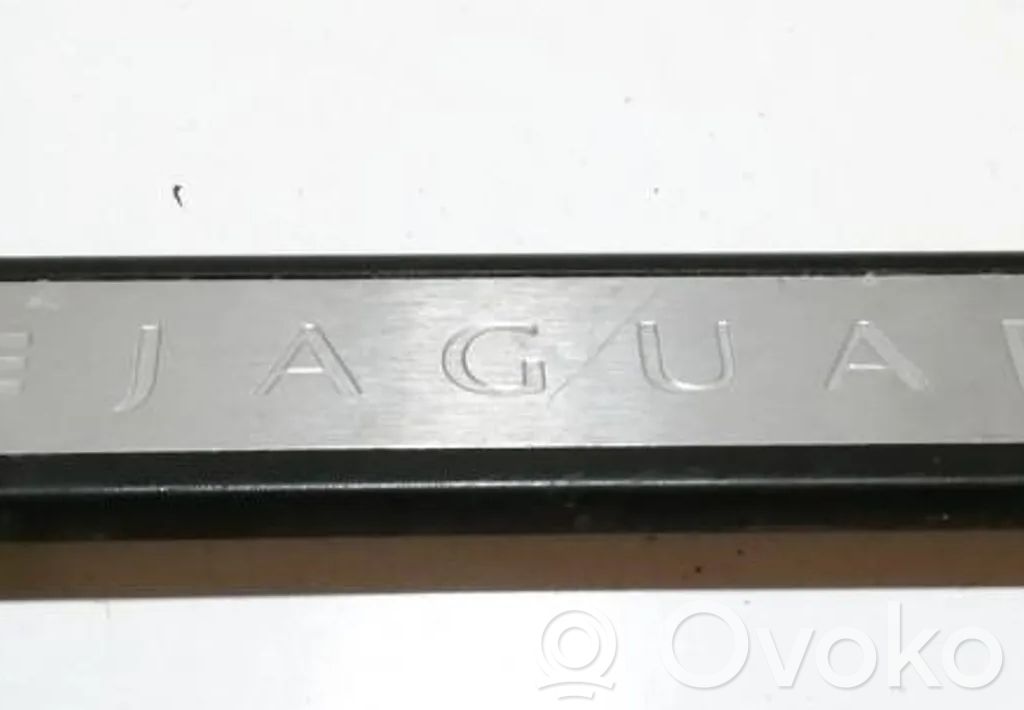 Jaguar XF Copertura del rivestimento del sottoporta anteriore