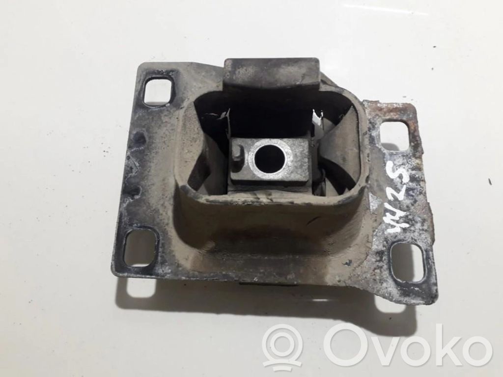 Ford Focus Engine mount bracket 