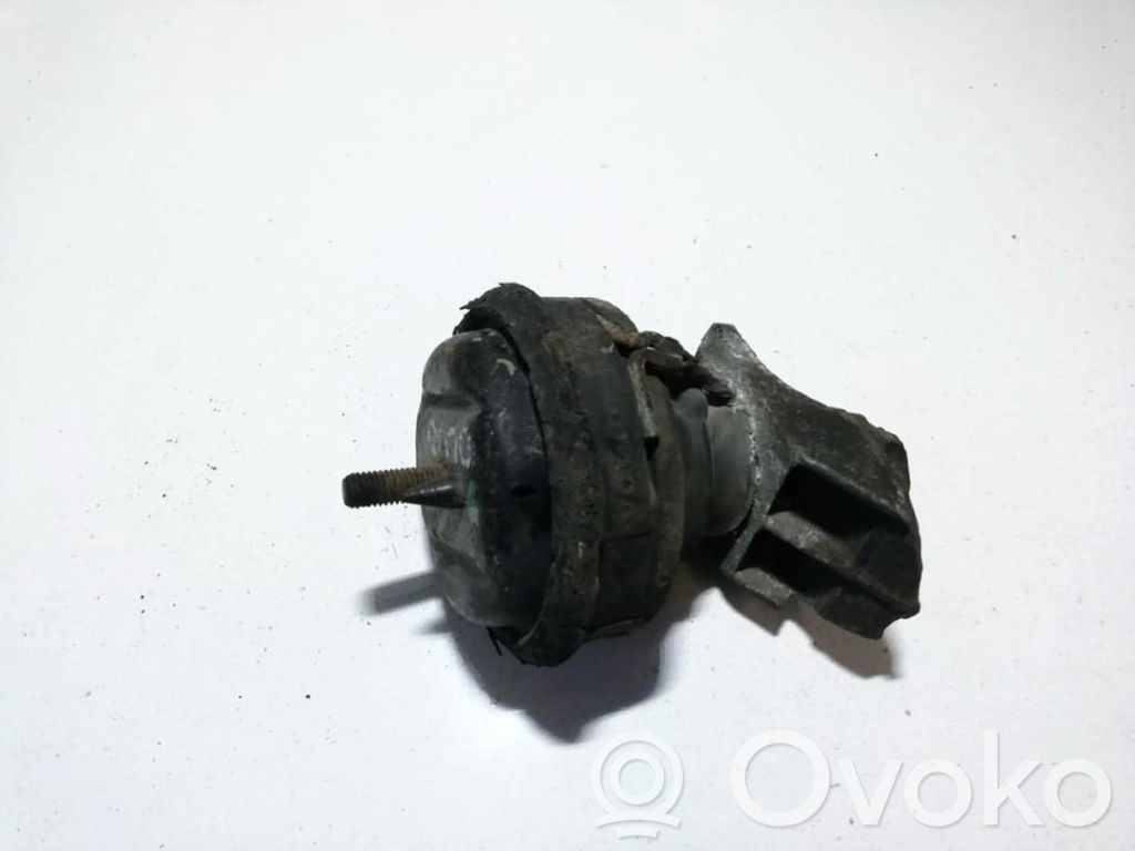 Volvo 850 Engine mount bracket 