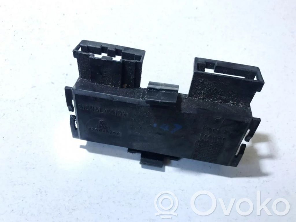 Volkswagen PASSAT B3 Cubierta del soporte de la lámpara de la luz trasera 