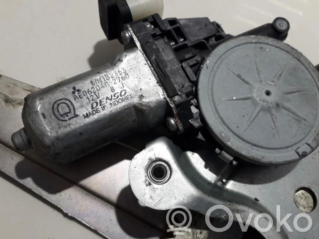 Mitsubishi L200 Motor macara geam ușă spate 