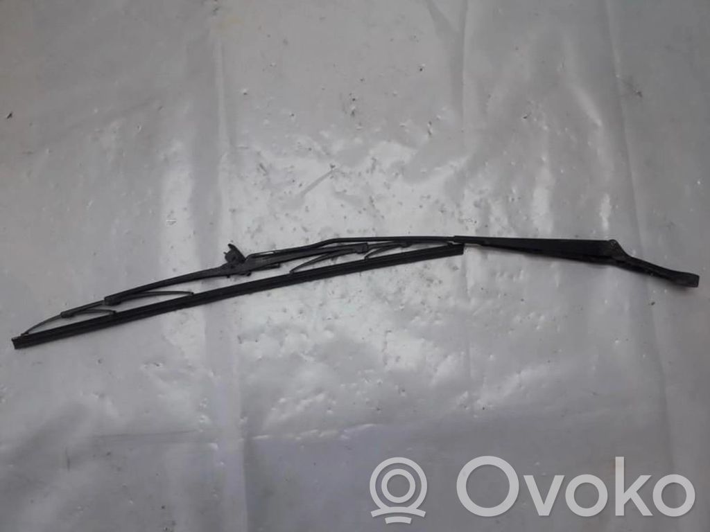 Volkswagen PASSAT B4 Ramię wycieraczki szyby przedniej / czołowej 