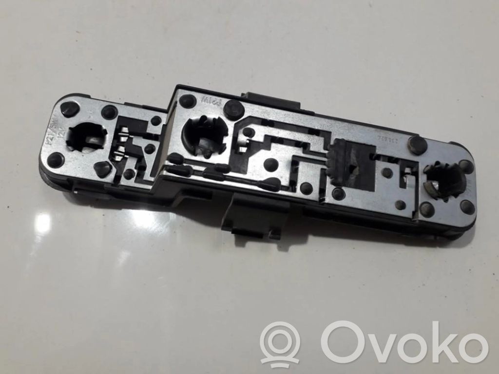 Nissan Almera N16 Portalampada fanale posteriore 