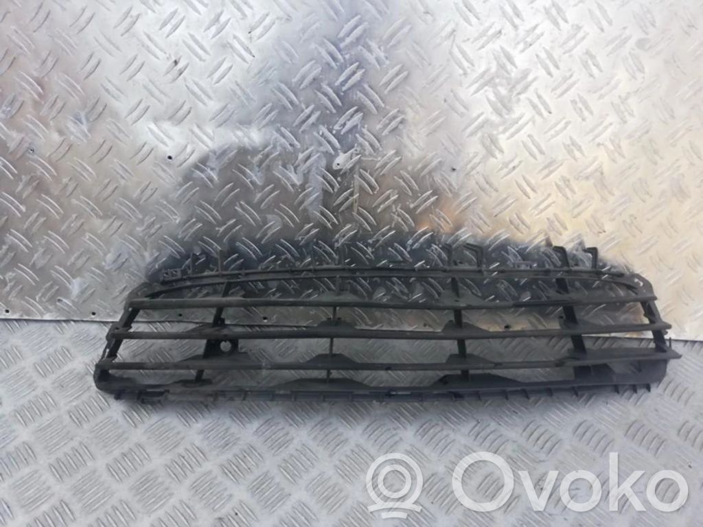 Opel Astra H Grille inférieure de pare-chocs avant 