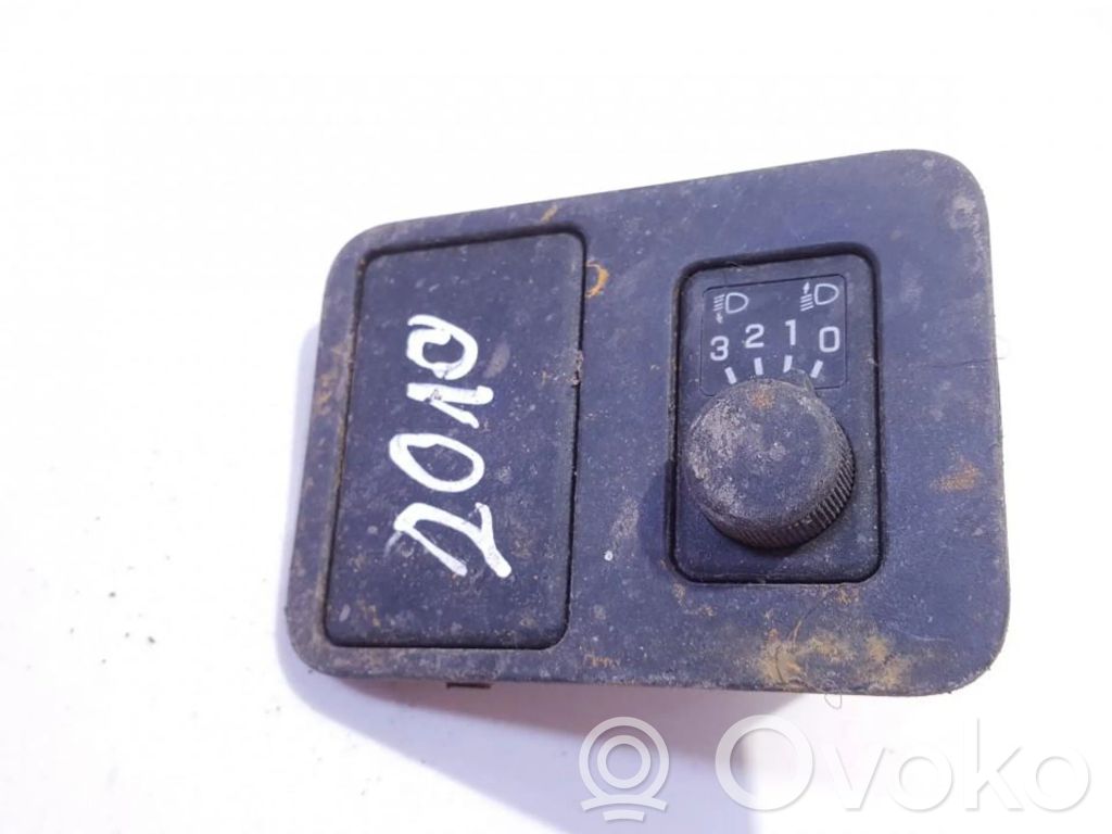 Nissan Almera N16 Interruttore di regolazione livello altezza dei fari