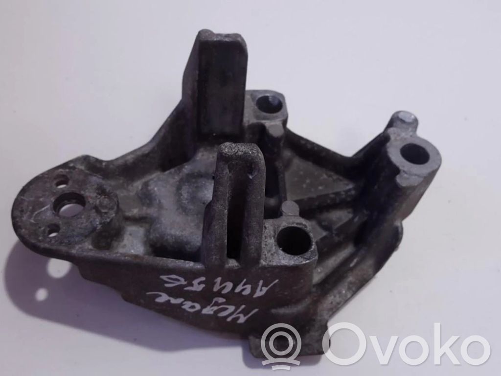 Renault Megane I Engine mounting bracket 