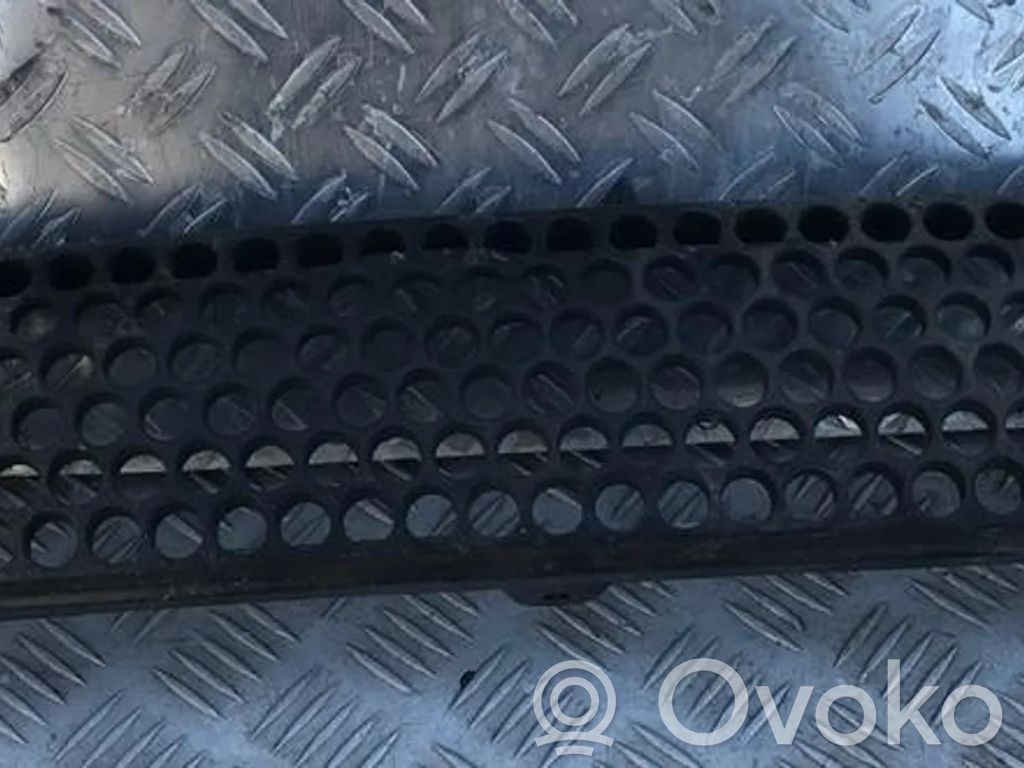 Toyota Corolla E110 Rejilla delantera 